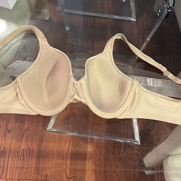 Bali tan satin with lace trim wire slight pad bra 34b - Picture 2 of 3